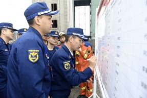 九游网页版直接进入-橄榄球公开赛，漓江玄武队与川蜀闪电队逆转，体能对抗拉满！边后卫成为亮点